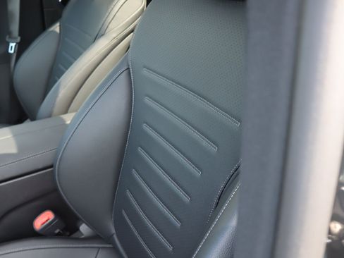 Used 2025 Mercedes-Benz GLC 300 4MATIC w/ AMG Line image 26