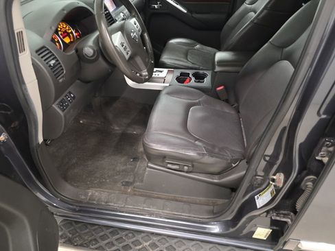 Used 2012 Nissan Pathfinder LE AWD/4WD image 10