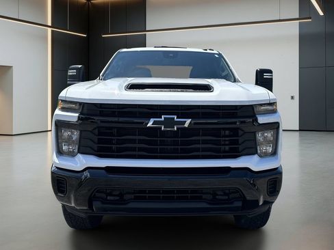 Used 2025 Chevrolet Silverado 2500 Custom w/ Custom Convenience Package AWD/4WD image 9