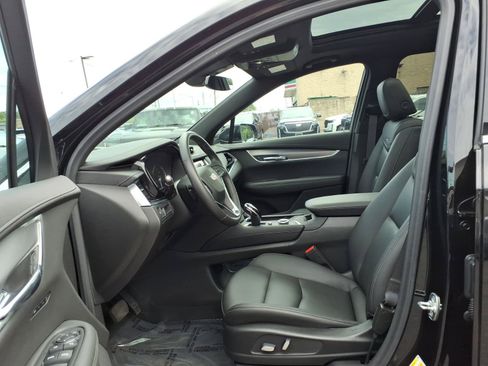 Certified 2024 Cadillac XT6 Luxury w/ LPO, Floor Liner Package AWD/4WD image 23