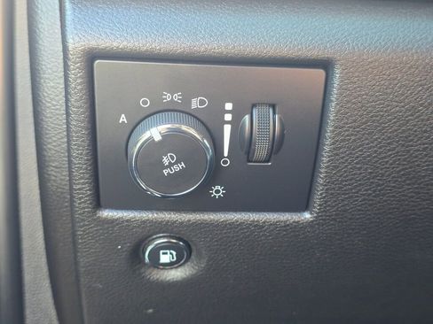 Used 2018 Jeep Grand Cherokee Limited AWD/4WD image 25