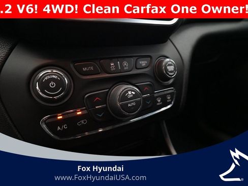 Used 2019 Jeep Cherokee Trailhawk w/ Cold Weather Group image 19