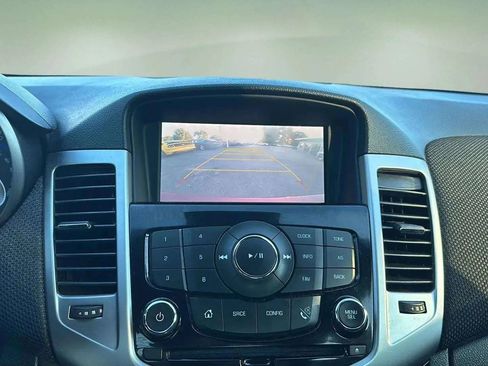 Used 2016 Chevrolet Cruze LT w/ Technology Package image 35