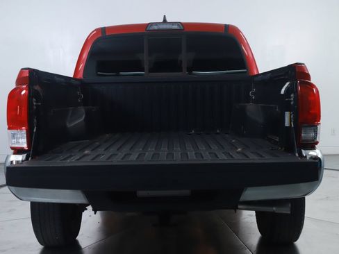 Used 2019 Toyota Tacoma SR5 RWD image 14