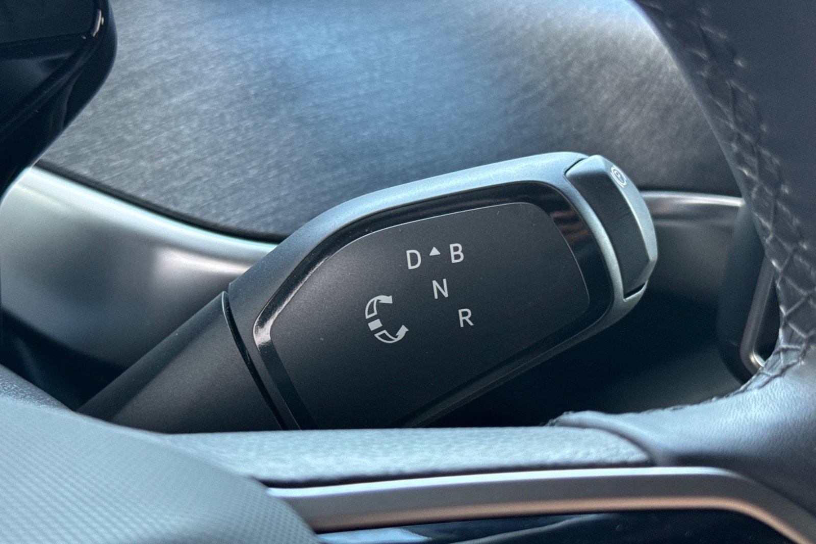Used 2025 Volkswagen ID. Buzz Pro S RWD image 23
