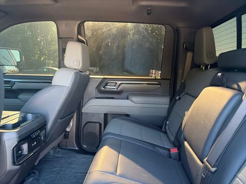Used 2025 Chevrolet Silverado 2500 ZR2 w/ Technology Package AWD/4WD image 7