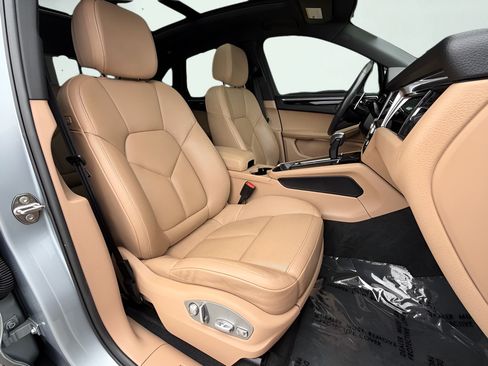 Used 2022 Porsche Macan AWD/4WD image 33
