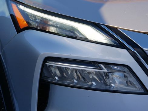 Certified 2022 Nissan Rogue SV image 16