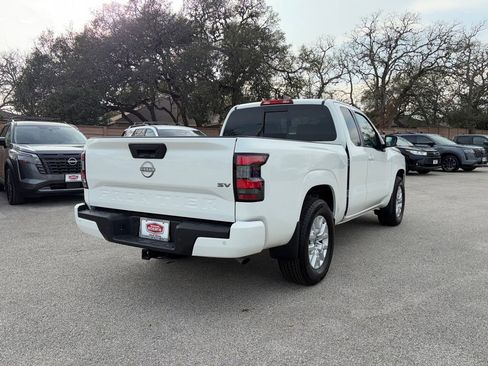 Used 2024 Nissan Frontier SV w/ SV Convenience Package image 5