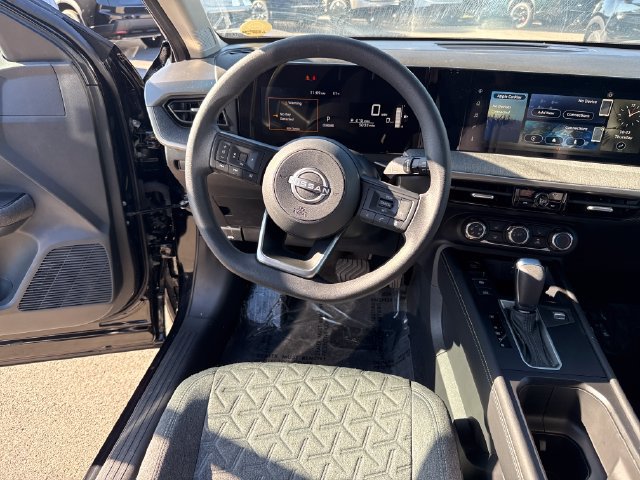 Certified 2025 Nissan Kicks SV w/ SV Premium Package AWD/4WD image 17