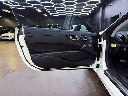 Used 2013 Mercedes-Benz SL 550 w/ Premium Pkg image 10