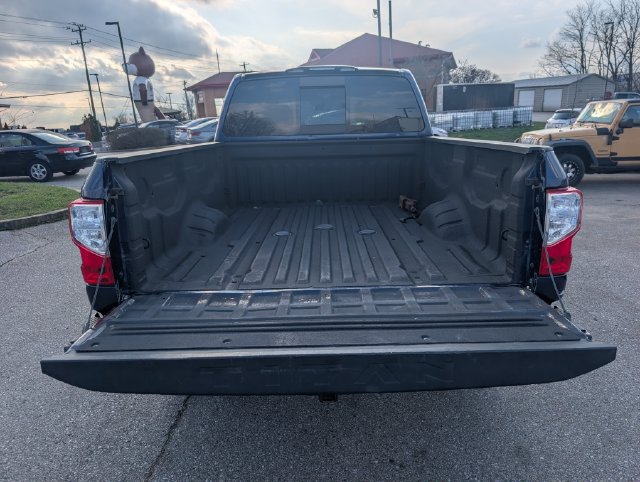 Used 2017 Nissan Titan SV AWD/4WD image 16