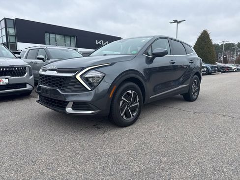 Used 2023 Kia Sportage LX image 2