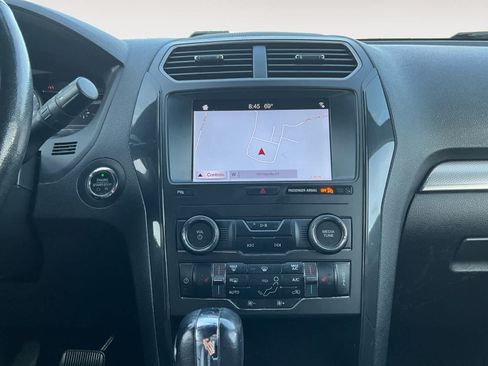 Used 2019 Ford Explorer XLT w/ Equipment Group 202A AWD/4WD image 13