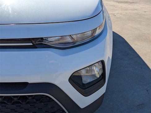 Used 2020 Kia Soul LX image 11