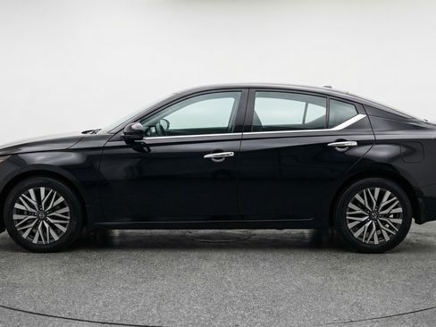 Used 2025 Nissan Altima 2.5 SV FWD image 5