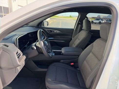 Used 2025 Chevrolet Traverse LT FWD image 7