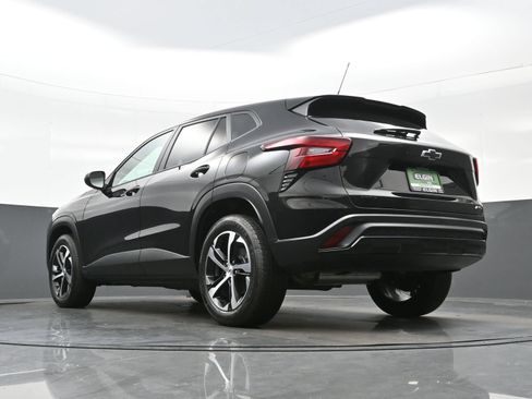 Used 2024 Chevrolet Trax RS w/ Driver Confidence Package FWD image 30