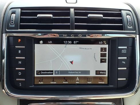 Used 2019 Lincoln Continental Select AWD/4WD image 7