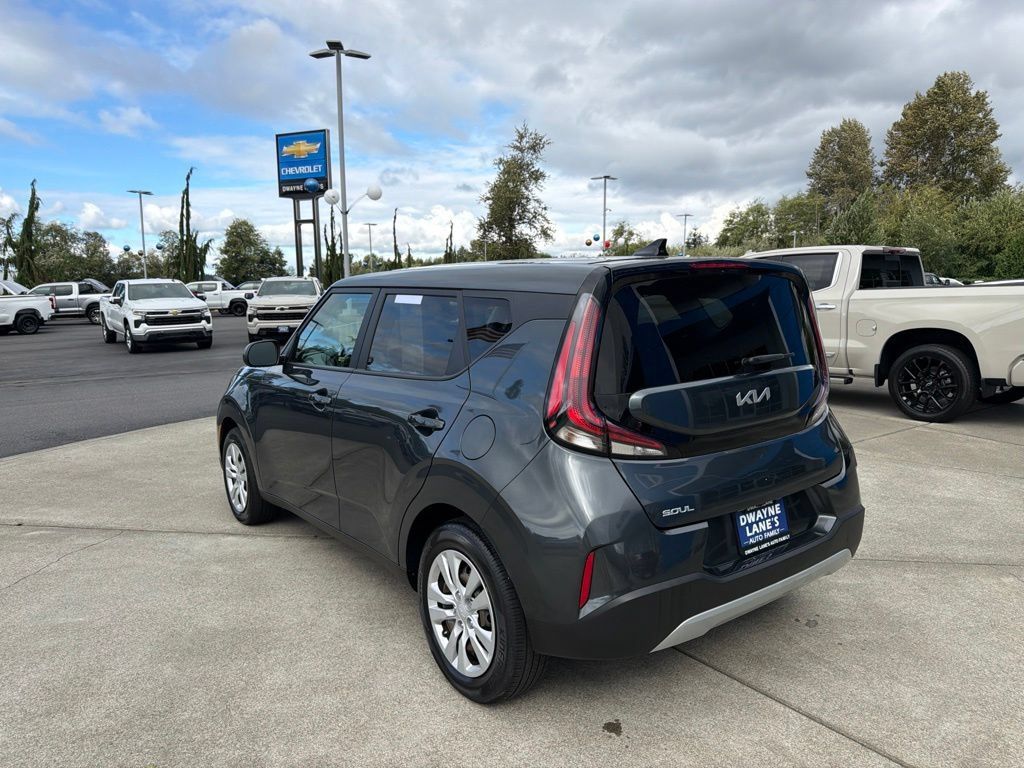 Used 2023 Kia Soul LX FWD image 3