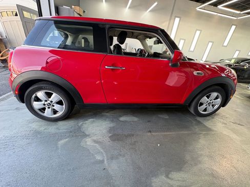 Used 2021 MINI Cooper 2-Door Hardtop FWD image 3