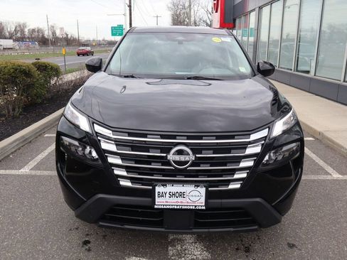 Certified 2025 Nissan Rogue SV image 5