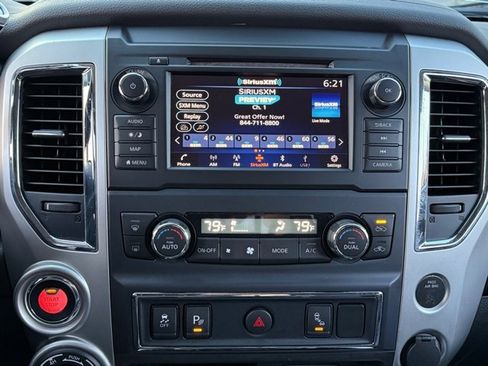 Used 2019 Nissan Titan SV w/ SV Convenience Package image 17