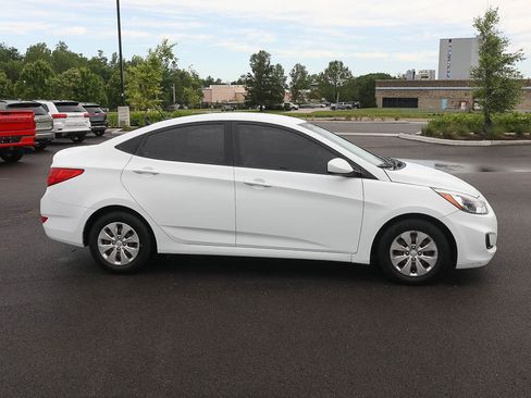Used 2015 Hyundai Accent GLS FWD image 7