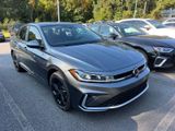 Used 2025 Volkswagen Jetta SE image 3