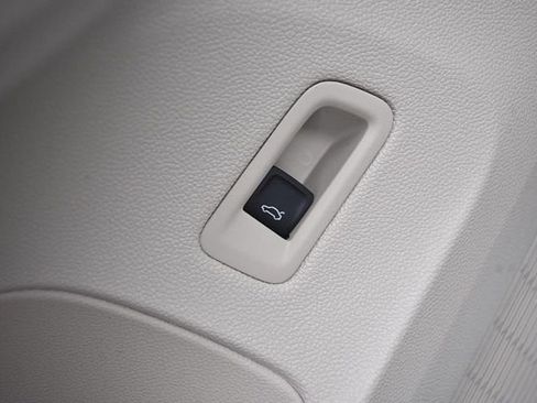 New 2026 Volkswagen Atlas SE image 9