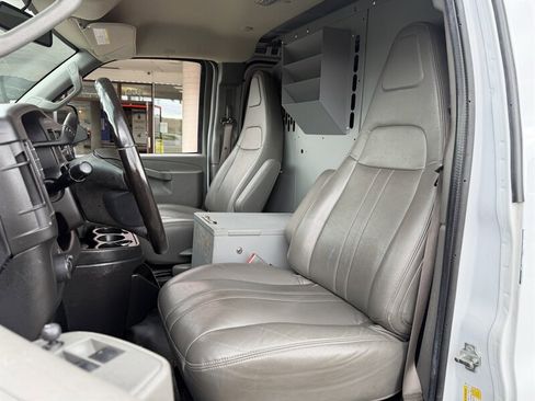Used 2021 Chevrolet Express 3500 w/ Driver Convenience Package RWD image 10