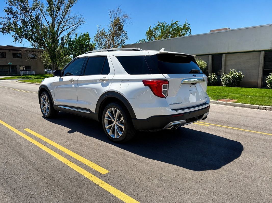 Used 2021 Ford Explorer Platinum w/ Equipment Group 601A AWD/4WD image 3