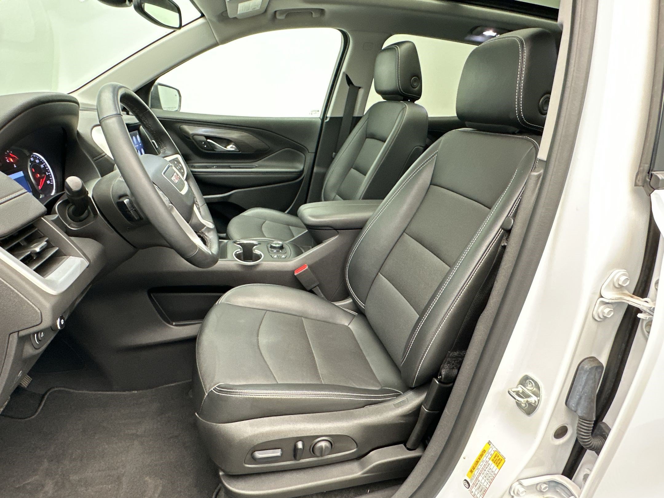 Certified 2024 GMC Terrain SLT AWD/4WD image 5