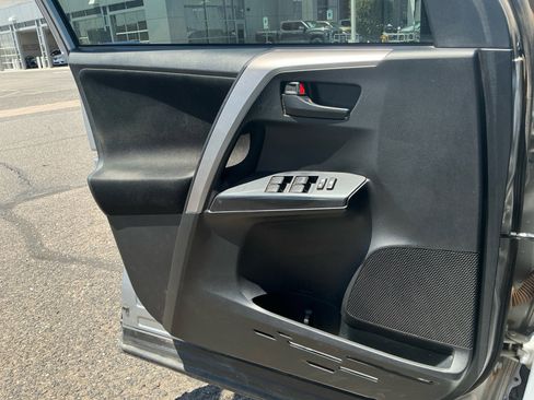 Used 2018 Toyota RAV4 LE w/ Carpet Mat Package FWD image 13