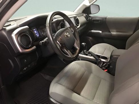 Certified 2020 Toyota Tacoma SR5 AWD/4WD image 10