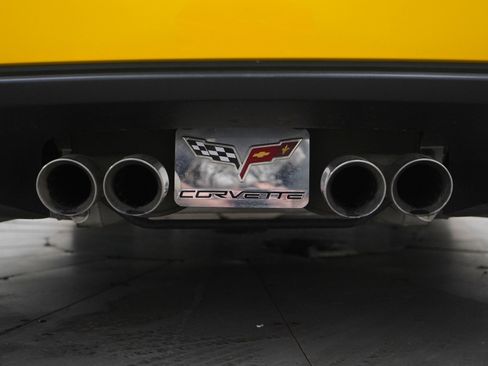 Used 2007 Chevrolet Corvette Coupe w/ Preferred Equipment Group RWD image 14