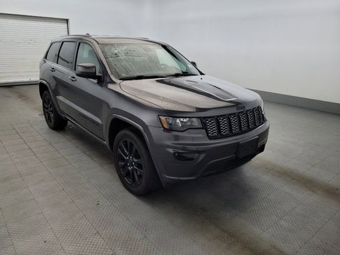Used 2019 Jeep Grand Cherokee Altitude AWD/4WD image 13
