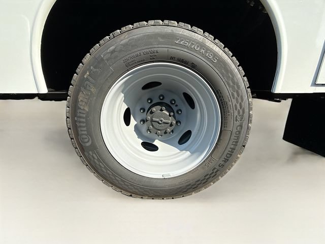 New 2026 Ford F550 4x4 Supercab Super Duty image 7