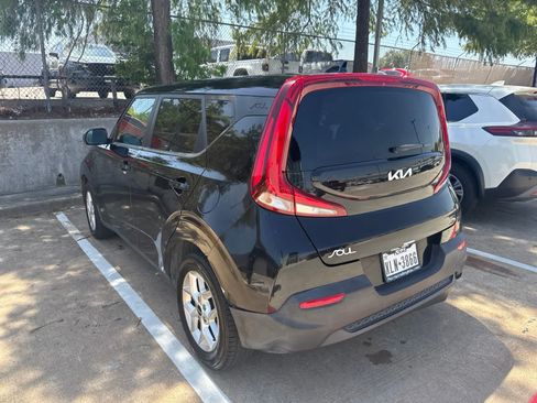 Certified 2022 Kia Soul LX w/ Technology Package FWD image 4