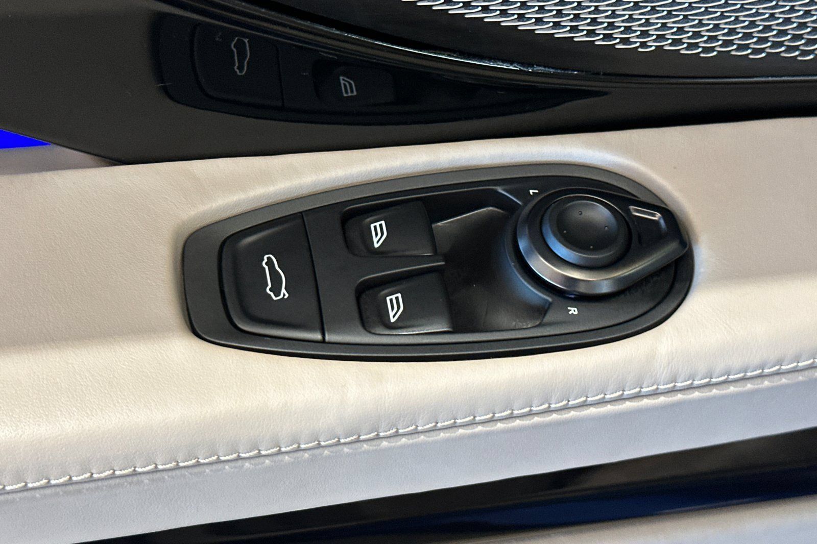 Used 2024 Aston Martin DB12 Convertible RWD image 12