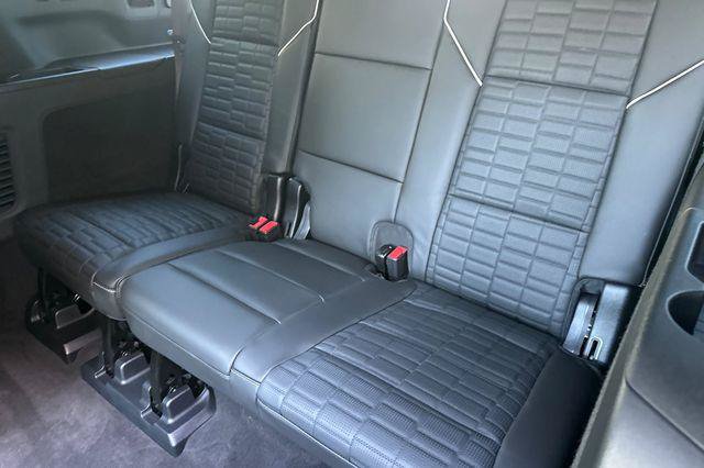 Certified 2025 Cadillac Escalade ESV Premium Luxury Platinum AWD/4WD image 16