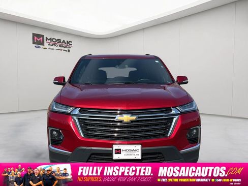 Used 2023 Chevrolet Traverse LT FWD image 2