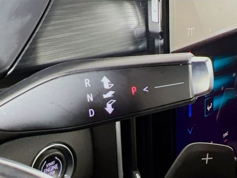 Used 2025 GMC Acadia Elevation image 17