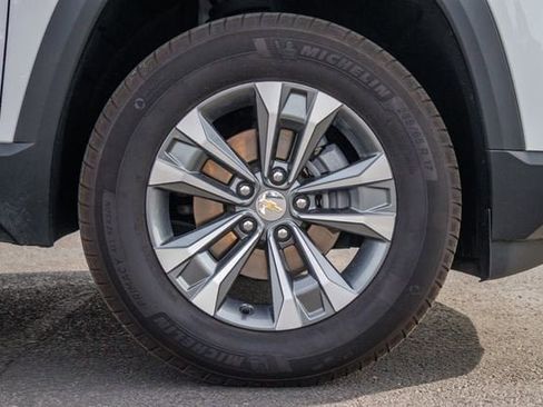 Used 2025 Chevrolet Equinox LT AWD/4WD image 12