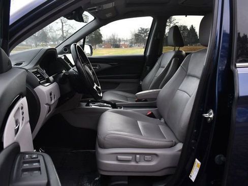 Used 2019 Honda Pilot Touring image 16