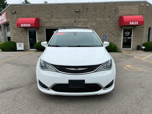 Used 2017 Chrysler Pacifica Touring-L Plus FWD image 2