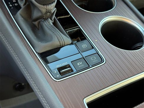 Used 2024 Toyota Sienna LE image 31