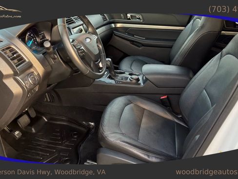 Used 2018 Ford Explorer XLT w/ Equipment Group 202A image 11