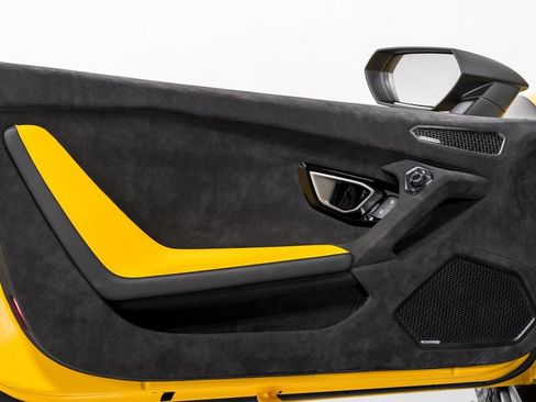 Used 2024 Lamborghini Huracan Sterrato image 9