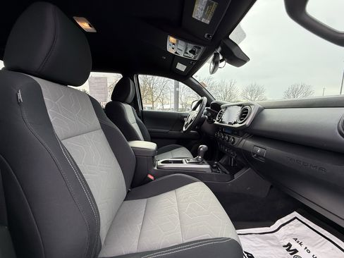 Used 2023 Toyota Tacoma TRD Off-Road image 37